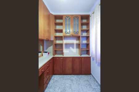 Casa à venda com 227m², 3 quartos e 2 vagasEscritório