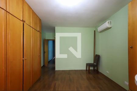 Casa à venda com 227m², 3 quartos e 2 vagasSuíte