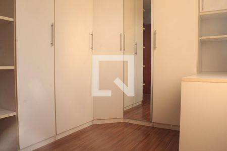 Quarto 1 - Armários de apartamento para alugar com 2 quartos, 70m² em Partenon, Porto Alegre