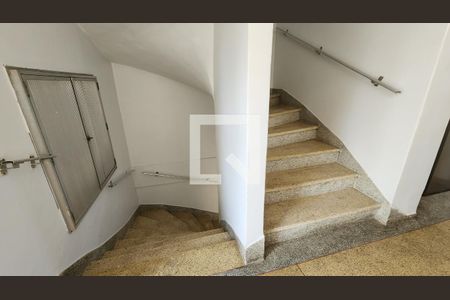 Apartamento para alugar com 35m², 1 quarto e 1 vaga Apartamento para alugar com 35m², 1 quarto e 1 vagaEscada