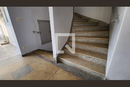 Apartamento para alugar com 35m², 1 quarto e 1 vaga Apartamento para alugar com 35m², 1 quarto e 1 vagaEscada