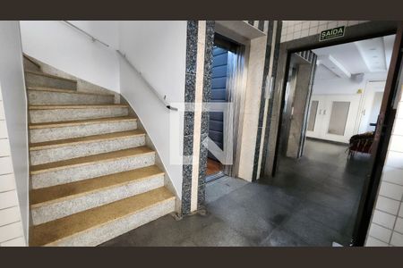 Apartamento para alugar com 35m², 1 quarto e 1 vaga Apartamento para alugar com 35m², 1 quarto e 1 vagaEscada