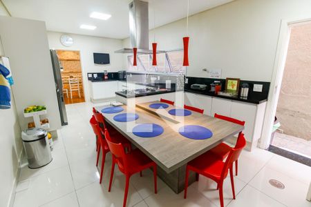 Casa à venda com 550m², 4 quartos e 4 vagasCozinha - detalhes