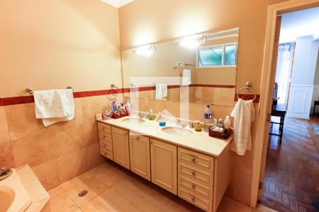 Casa à venda com 550m², 4 quartos e 4 vagasBanheiro da Suíte 1