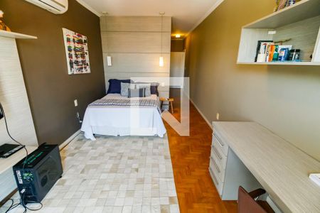 Casa à venda com 550m², 4 quartos e 4 vagasSuíte 2