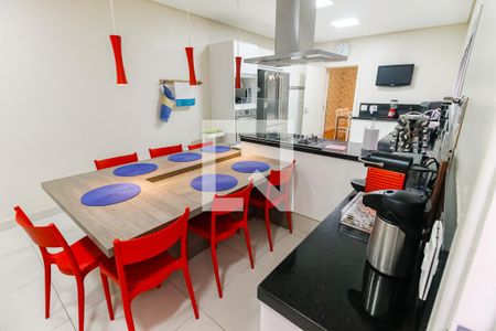 Casa à venda com 550m², 4 quartos e 4 vagasCozinha - Detalhes