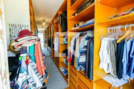 Casa à venda com 550m², 4 quartos e 4 vagasCloset da suíte 1