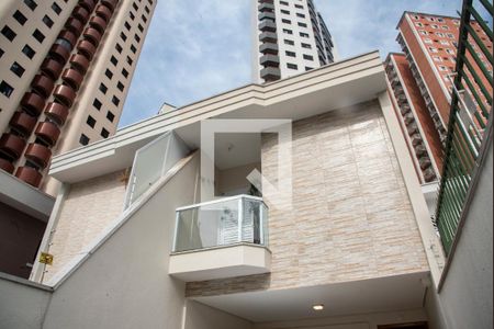 Casa à venda com 126m², 3 quartos e 2 vagas Casa à venda com 126m², 3 quartos e 2 vagasFachada