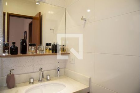 Casa à venda com 126m², 3 quartos e 2 vagas Casa à venda com 126m², 3 quartos e 2 vagasBanheiro