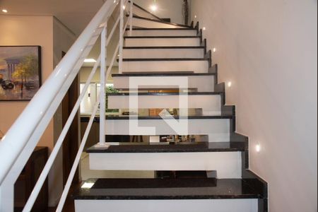 Casa à venda com 126m², 3 quartos e 2 vagas Casa à venda com 126m², 3 quartos e 2 vagasAcesso ao 2° Piso