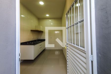 entrada de casa para alugar com 1 quarto, 40m² em Vila Firmiano Pinto, São Paulo