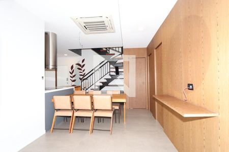 Sala de casa de condomínio para alugar com 2 quartos, 122m² em Bosque da Saúde, São Paulo