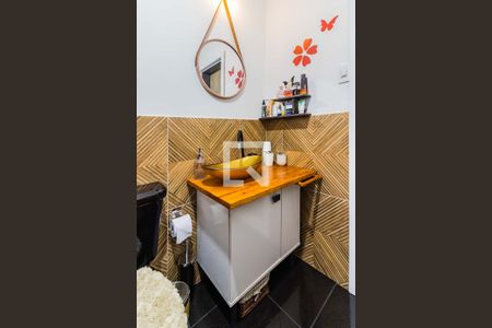Apartamento à venda com 57m², 2 quartos e 1 vaga Apartamento à venda com 57m², 2 quartos e 1 vagaBanheiro