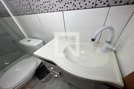 Casa à venda com 120m², 2 quartos e 2 vagasPia do Banheiro da Suíte