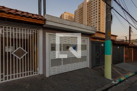 Casa à venda com 100m², 3 quartos e 2 vagas Casa à venda com 100m², 3 quartos e 2 vagasFachada