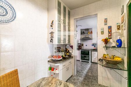 Casa à venda com 360m², 3 quartos e 4 vagas Casa à venda com 360m², 3 quartos e 4 vagasCopa