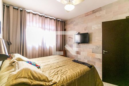 Casa à venda com 360m², 3 quartos e 4 vagas Casa à venda com 360m², 3 quartos e 4 vagasSuíte