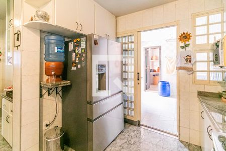 Casa à venda com 360m², 3 quartos e 4 vagas Casa à venda com 360m², 3 quartos e 4 vagasCozinha