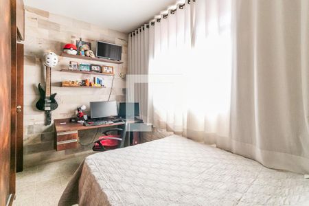 Casa à venda com 360m², 3 quartos e 4 vagas Casa à venda com 360m², 3 quartos e 4 vagasQuarto 2