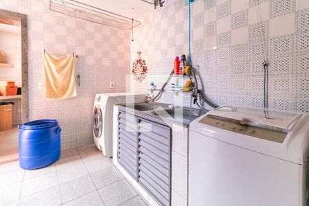 Casa à venda com 360m², 3 quartos e 4 vagas Casa à venda com 360m², 3 quartos e 4 vagasÁrea de Serviço