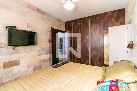 Casa à venda com 360m², 3 quartos e 4 vagas Casa à venda com 360m², 3 quartos e 4 vagasSuíte