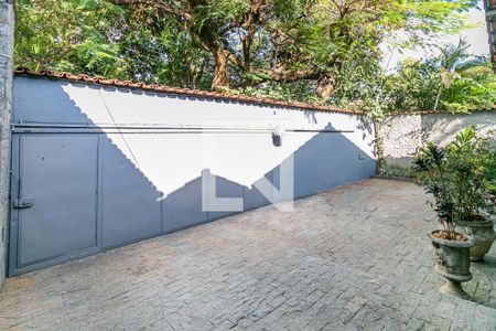 Casa à venda com 360m², 3 quartos e 4 vagas Casa à venda com 360m², 3 quartos e 4 vagasEntrada