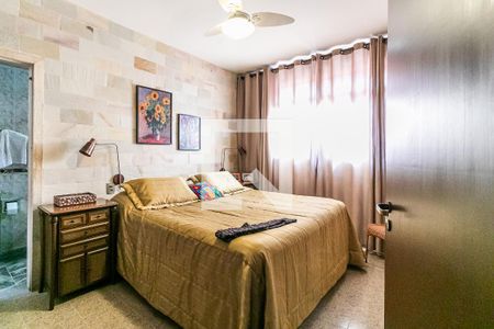 Casa à venda com 360m², 3 quartos e 4 vagas Casa à venda com 360m², 3 quartos e 4 vagasSuíte