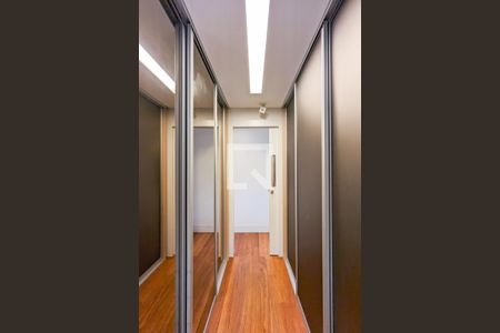 Apartamento à venda com 156m², 3 quartos e 4 vagasCloset da suíte 1