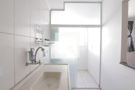 Cozinha de apartamento para alugar com 2 quartos, 42m² em Vila Miranda, Itaquaquecetuba