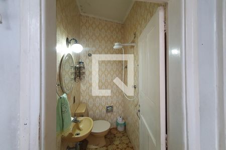 Casa à venda com 247m², 4 quartos e 2 vagas Casa à venda com 247m², 4 quartos e 2 vagasBanheiro de serviço