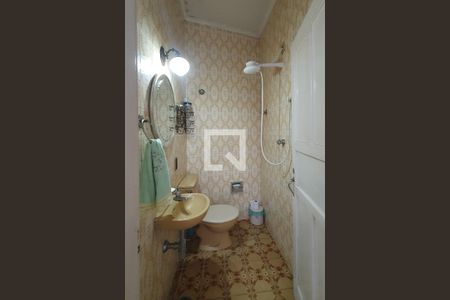 Casa à venda com 247m², 4 quartos e 2 vagas Casa à venda com 247m², 4 quartos e 2 vagasBanheiro de serviço