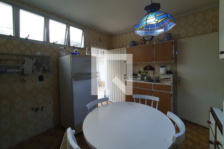 Casa à venda com 247m², 4 quartos e 2 vagas Casa à venda com 247m², 4 quartos e 2 vagascozinha