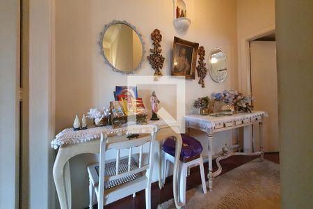 Casa à venda com 247m², 4 quartos e 2 vagas Casa à venda com 247m², 4 quartos e 2 vagascorredor