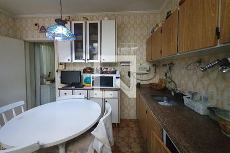 Casa à venda com 247m², 4 quartos e 2 vagas Casa à venda com 247m², 4 quartos e 2 vagascozinha