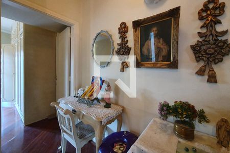 Casa à venda com 247m², 4 quartos e 2 vagas Casa à venda com 247m², 4 quartos e 2 vagascorredor