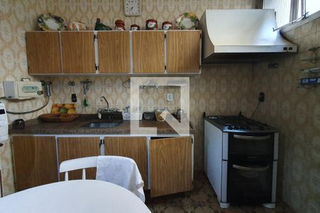 Casa à venda com 247m², 4 quartos e 2 vagas Casa à venda com 247m², 4 quartos e 2 vagascozinha