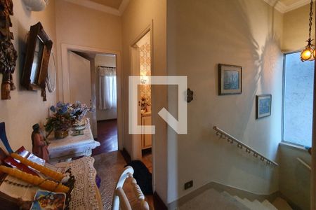 Casa à venda com 247m², 4 quartos e 2 vagas Casa à venda com 247m², 4 quartos e 2 vagascorredor