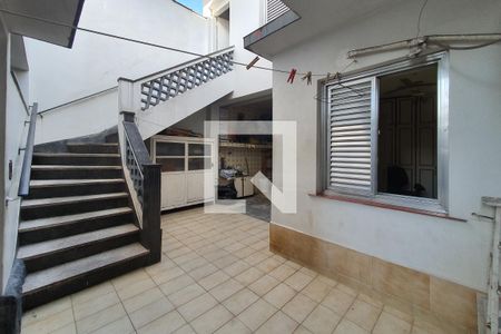 Casa à venda com 247m², 4 quartos e 2 vagas Casa à venda com 247m², 4 quartos e 2 vagasquintal