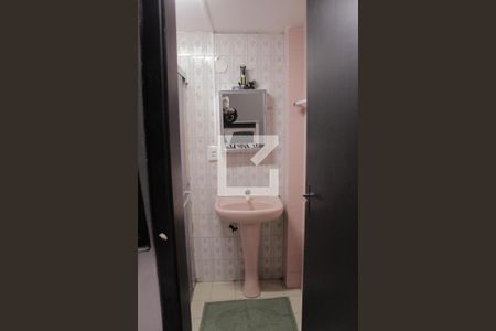 Banheiro de apartamento à venda com 1 quarto, 25m² em Farroupilha, Porto Alegre