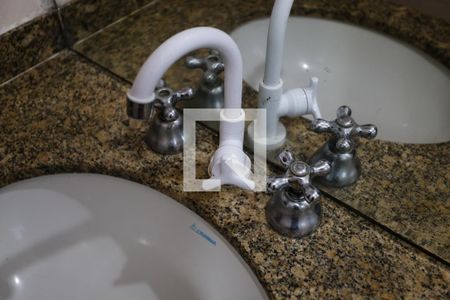 Casa à venda com 100m², 2 quartos e 3 vagasBanheiro