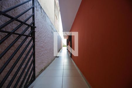 Casa à venda com 100m², 2 quartos e 3 vagasCorredor externo