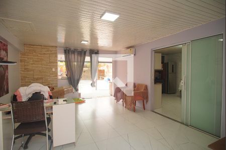 Casa à venda com 120m², 3 quartos e 3 vagas Casa à venda com 120m², 3 quartos e 3 vagasEscritório