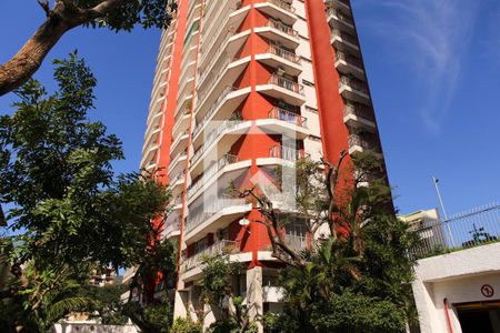 Apartamento à venda com 68m², 1 quarto e 1 vagaPrédio