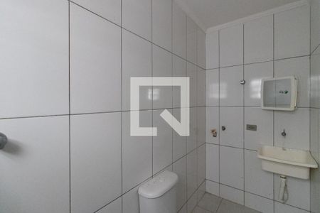 Banheiro de kitnet/studio para alugar com 1 quarto, 28m² em Vila Gustavo, São Paulo