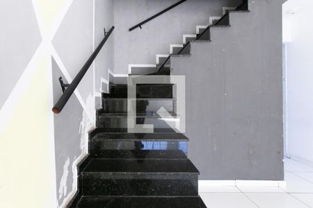 Escada  de casa para alugar com 3 quartos, 142m² em Cidade Líder, São Paulo