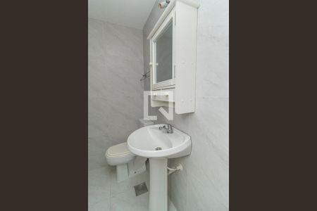 Banheiro de apartamento para alugar com 1 quarto, 41m² em São João, Porto Alegre