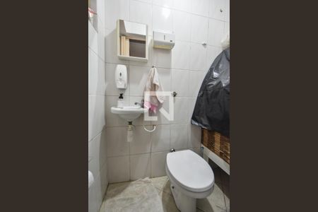 Casa de condomínio para alugar com 130m², 2 quartos e 1 vagaBanheiro de Serviços     