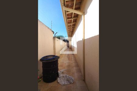 Casa à venda com 226m², 4 quartos e 6 vagasCorredor Externo 