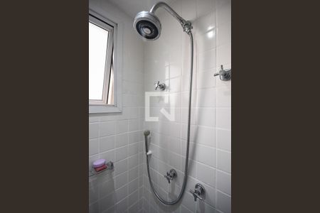 Apartamento à venda com 300m², 3 quartos e 2 vagasChuveiro do banheiro da suíte 2