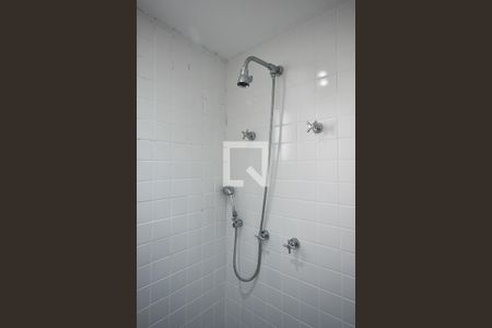 Apartamento à venda com 300m², 3 quartos e 2 vagasChuveiro do banheiro da suíte 3